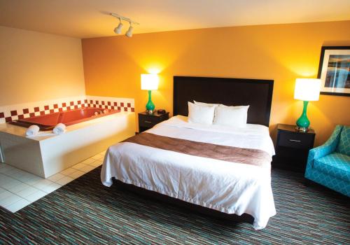 King Suite with Jacuzzi - Non-Smoking (Dorena)