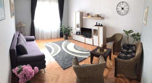 Apartments with a parking space Split - 18349