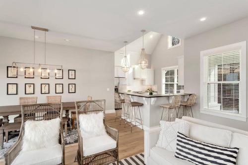 The Dogwood · 5BR - The Dogwood *NEW* Spring Discounts ON Lake - image 7