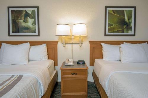 La Quinta Inn & Suites by Wyndham San Antonio Market Square