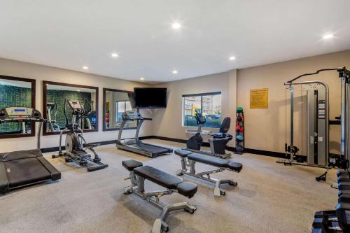 Fitness center, La Quinta Inn & Suites by Wyndham Oakland - Hayward in Hayward (CA)