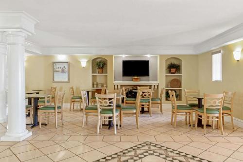 La Quinta Inn & Suites by Wyndham Tampa Bay Pinellas Park Clearw