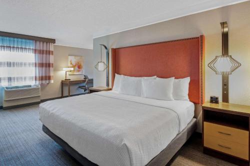 La Quinta Inn & Suites by Wyndham San Francisco Airport North