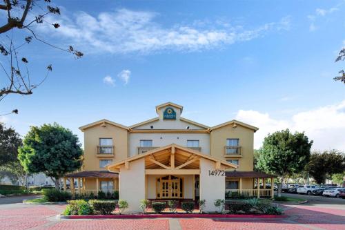 La Quinta Inn & Suites by Wyndham Irvine Spectrum