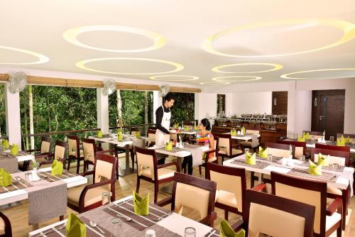 مطعم, منتجعات وودز ياناد (The Woods Resorts Wayanad) in Kidanganad