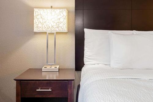 La Quinta by Wyndham Milwaukee Delafield La Quinta by Wyndham Milwaukee Delafield