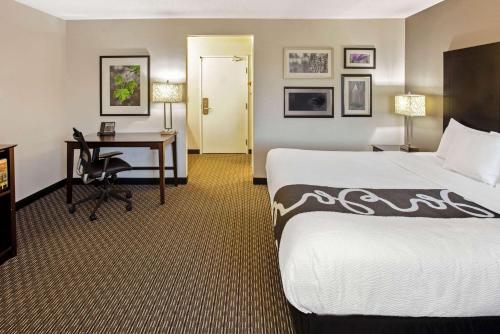 La Quinta by Wyndham Milwaukee Delafield - image 13