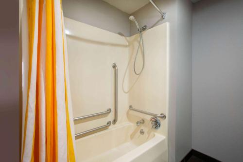 La Quinta Inn by Wyndham St. Louis Hazelwood - Airport North in Hazelwood, USA