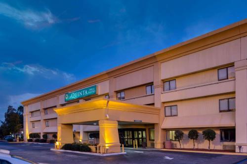 La Quinta Inn & Suites by Wyndham Savannah Southside