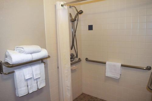 Queen Room with Bath Tub - Mobility/Hearing Accessible - Non-Smoking