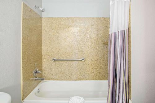 La Quinta by Wyndham Fort Smith in Massard, USA