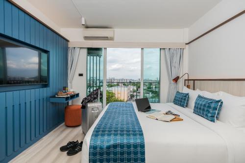 Hotel Amber Sukhumvit 85 Room Type - Suite with Balcony