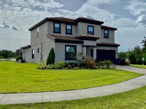 Stunning 4 Bd Single Family w/ Pool 175