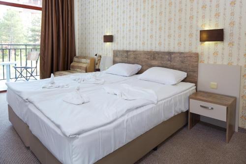 Double or Twin Room image 7