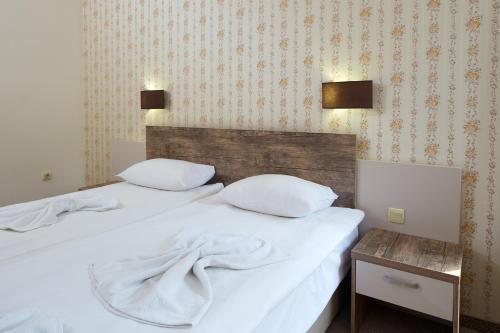 One-Bedroom Suite with Balcony image 4