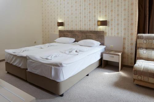 One-Bedroom Suite with Balcony image 1