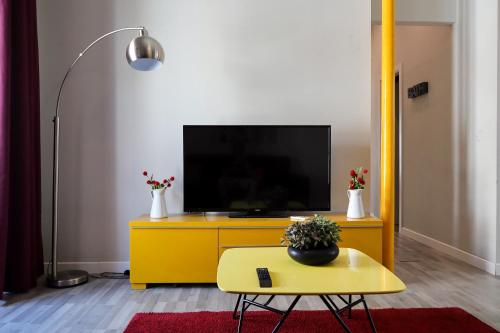 Deluxe Apartment image 1