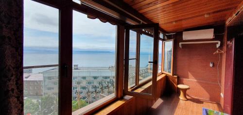 Exclusively renovated apartment with excellent views of the sea and the promenade - main image