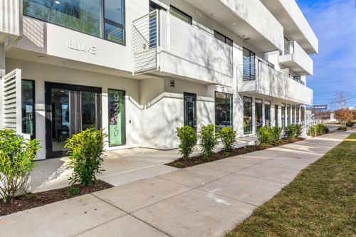 Illume - Chic Resort Community - Skyline Balcony condo - image 2