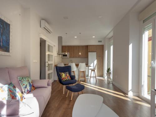 RD APARCAMIENTO INCLUIDO TRIANA luminoso cómodo apartamento 2Bd 2Bth, Sevilla (Foto 3)