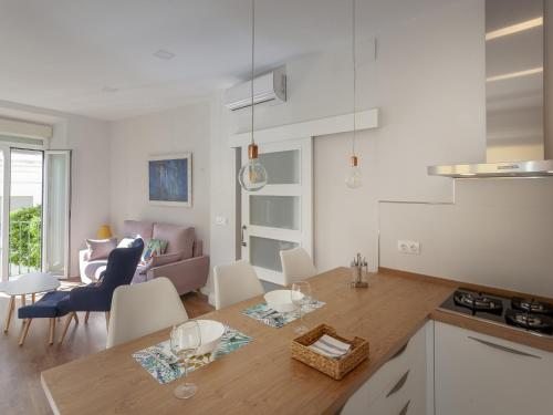 RD APARCAMIENTO INCLUIDO TRIANA luminoso cómodo apartamento 2Bd 2Bth, Sevilla (Foto 6)