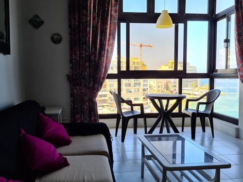 Spinola Bay Sea Front Apt 6 - image 8