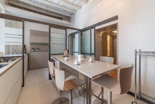 GuestHost - Piazza Navona Elegant Apartment, Rome (photo 3)