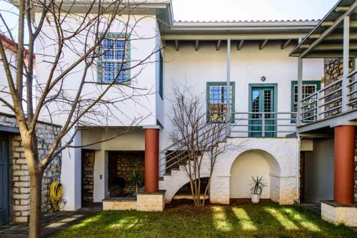 Παραδοσιακή πετρόχτιστη έπαυλη gîte à louer Anatolí