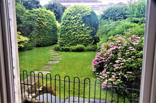 The Circus Apartment - image 12