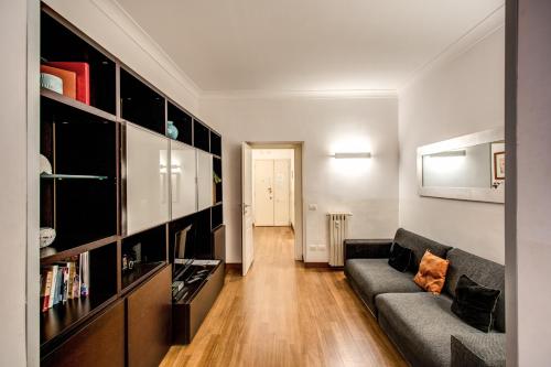 Holiday Apartment Bernini Near The Trevi Fountain - 4 Bedroom, Rome (photo 10)
