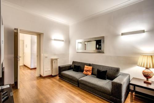 Holiday Apartment Bernini Near The Trevi Fountain - 4 Bedroom, Rome (photo 9)