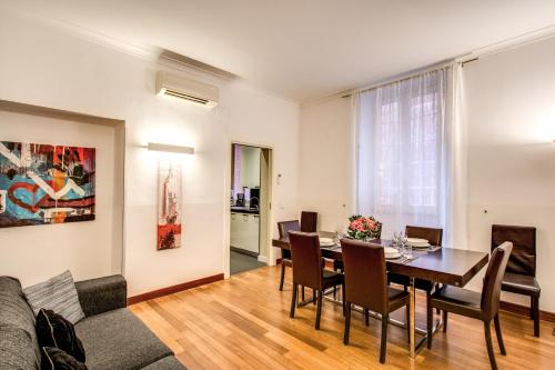 Holiday Apartment Bernini Near The Trevi Fountain - 4 Bedroom, Rome (photo 8)