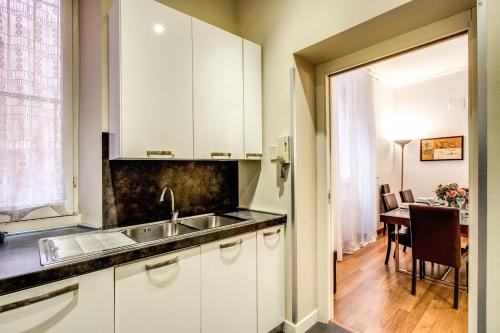 Holiday Apartment Bernini Near The Trevi Fountain - 4 Bedroom, Rome (photo 3)