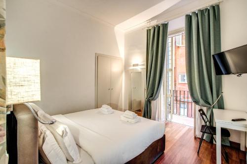 Holiday Apartment Bernini Near The Trevi Fountain - 4 Bedroom, Rome (photo 2)