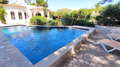 Villa Dos Calas - Bonita Villa de estilo rustico y piscina de agua salada