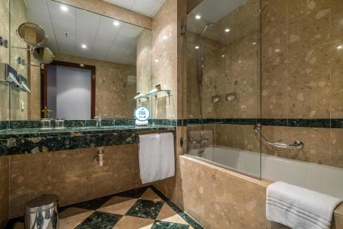 room detail thumbnail 2