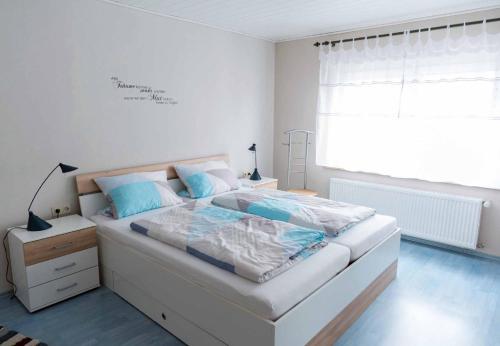 Ferienwohnung Münch mit Balkon (Ferienwohnung Munch mit Balkon) in 格羅斯伊巴赫