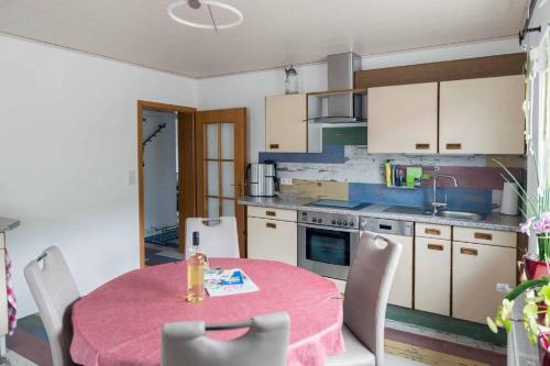 廚房, Ferienwohnung Münch mit Balkon (Ferienwohnung Munch mit Balkon) in 格羅斯伊巴赫