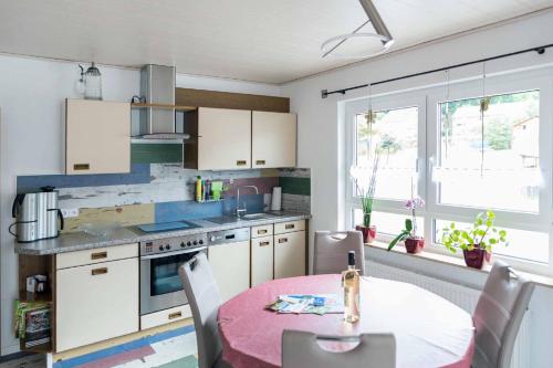 廚房, Ferienwohnung Münch mit Balkon (Ferienwohnung Munch mit Balkon) in 格羅斯伊巴赫