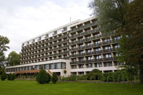 . Riviera Park Hotel