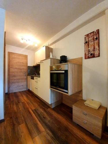 ห้องครัว, Gästehaus Flörl 1 (Gastehaus Florl 1) in เกอร์ลอสเบอร์เกเบิน