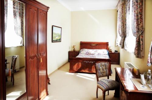 Astoria Lux - image 11