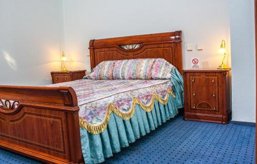 Astoria Lux - main image