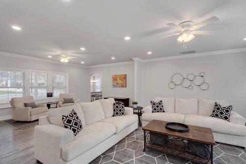 Modern Farmhouse - 2 Minute Bike to Slaughter Pen Trailhead - DTWN Bentonville