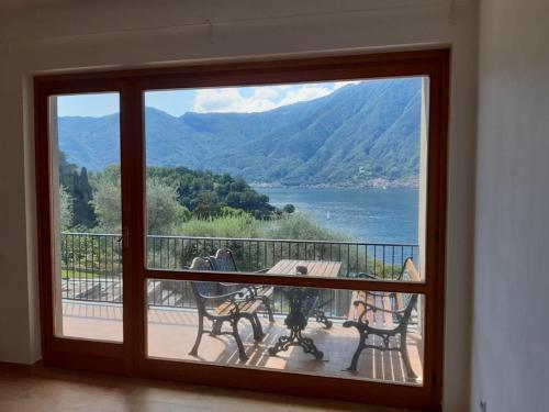 Big Apartment With Lake View and Two Bedrooms - main image