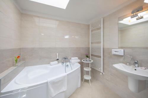 Corvin Hotel Budapest Corvin Wing - image 4