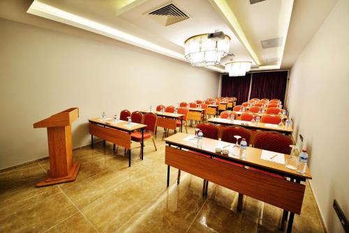 Best Western Plus Center Hotel - image 4