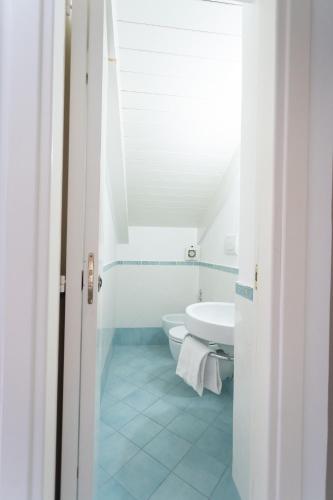 LUIMAR Holiday House - image 3