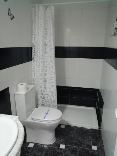 One-Bedroom Apartment image 3