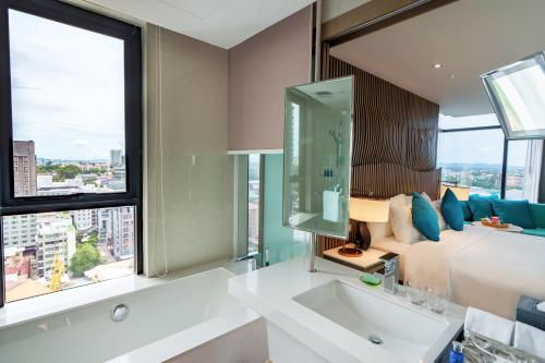 room detail thumbnail 2